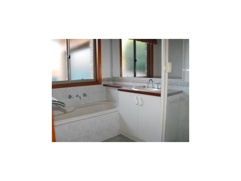 68 Greentree Way, Albury NSW 2640