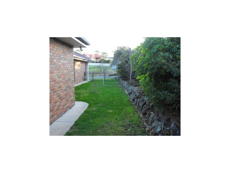 68 Greentree Way, Albury NSW 2640
