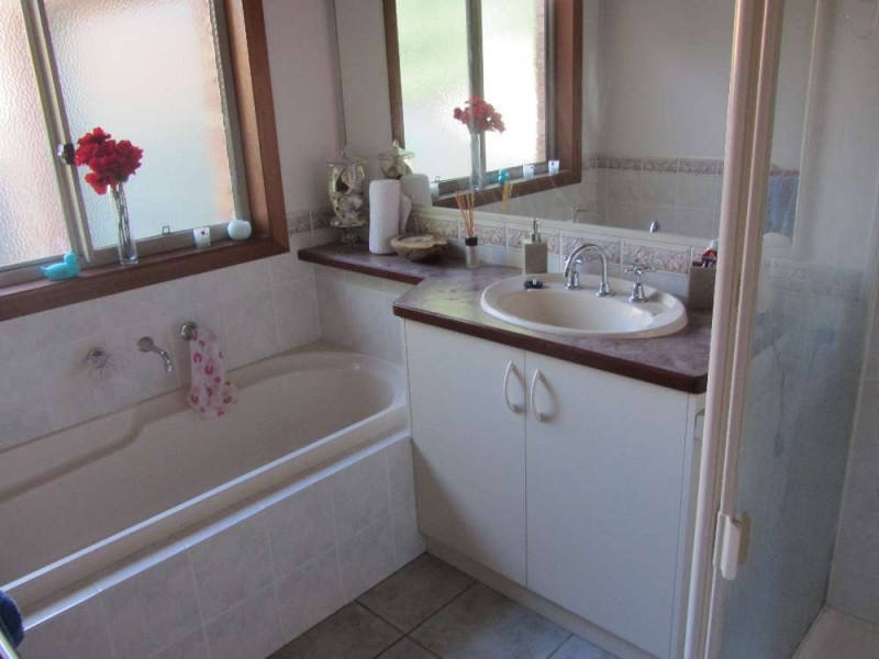 68 Greentree Way, Albury NSW 2640