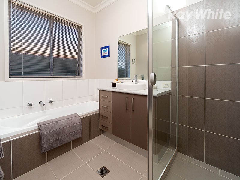 29 Champions Drive, Glenroy NSW 2640