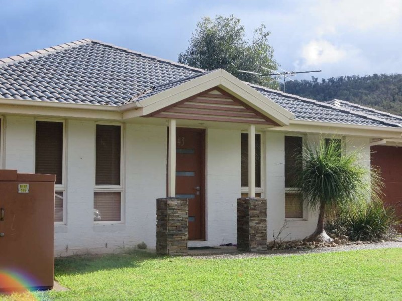 43 Kurrajong Crescent, West Albury NSW 2640