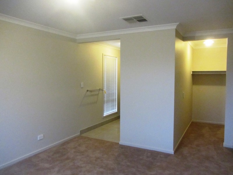 2 Sturt Place, Thurgoona NSW 2640