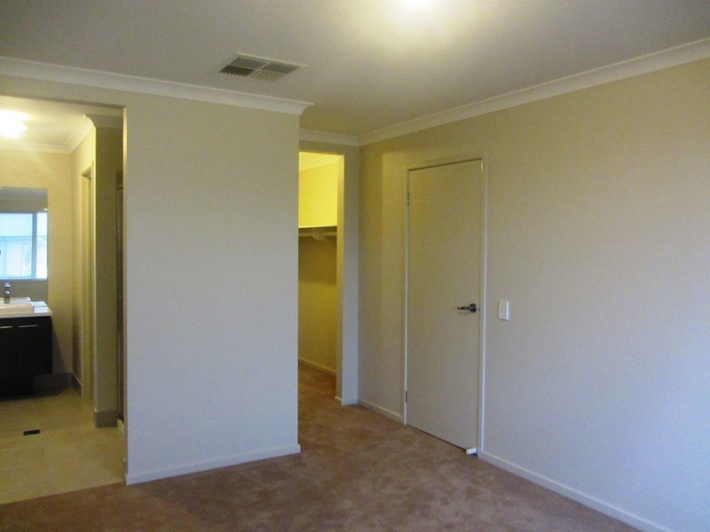 2 Sturt Place, Thurgoona NSW 2640