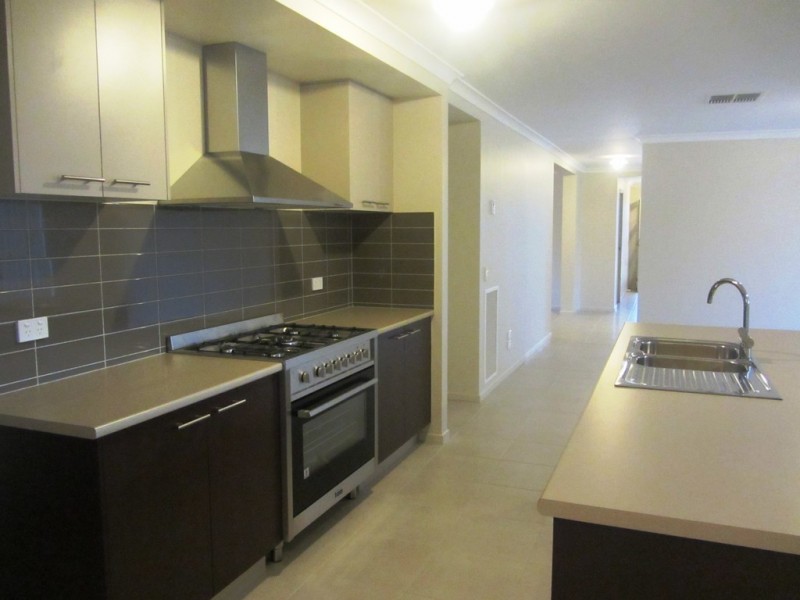 2 Sturt Place, Thurgoona NSW 2640