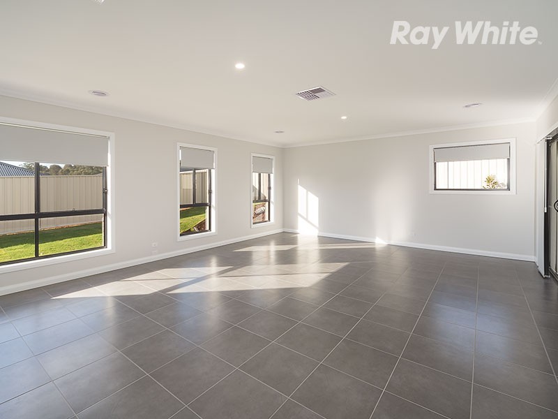 44 Felstead Circuit, Thurgoona NSW 2640