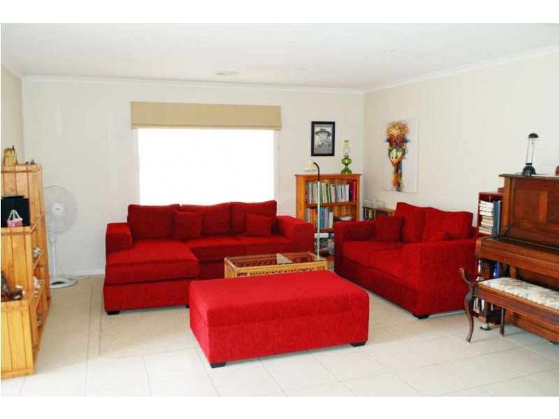 15 Dillagar Place, Springdale Heights NSW 2641