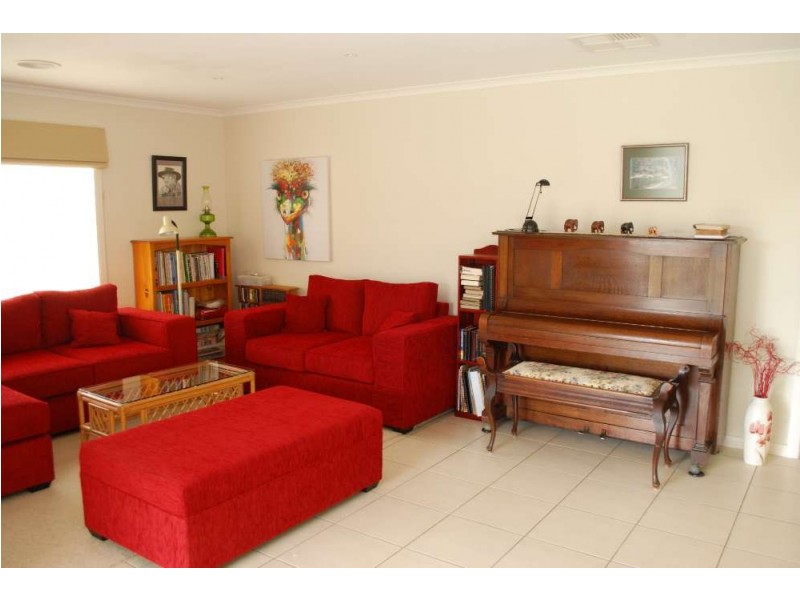 15 Dillagar Place, Springdale Heights NSW 2641