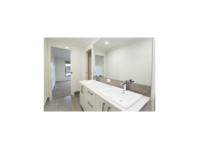 45 Riverboat Drive, Thurgoona NSW 2640