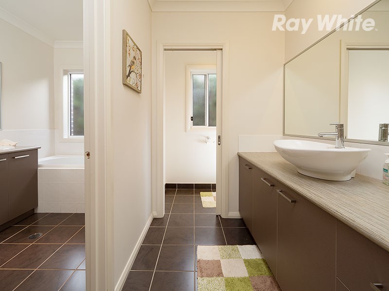17 Treecreeper Street, Thurgoona NSW 2640