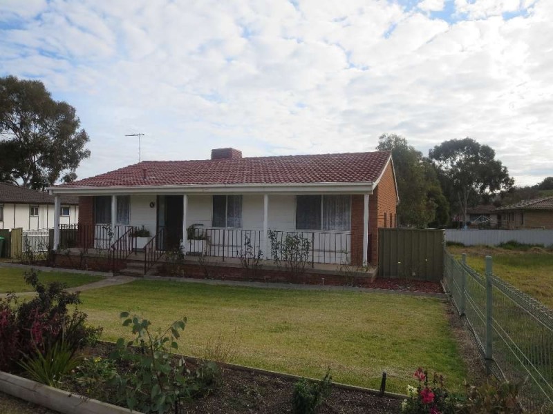 4 Cyprus Place, West Albury NSW 2640