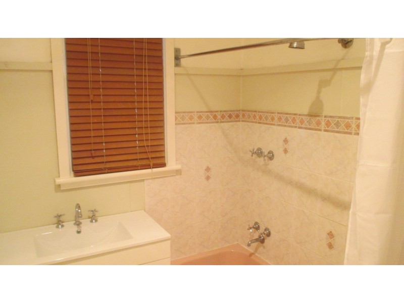 392 Union Road, Lavington NSW 2641
