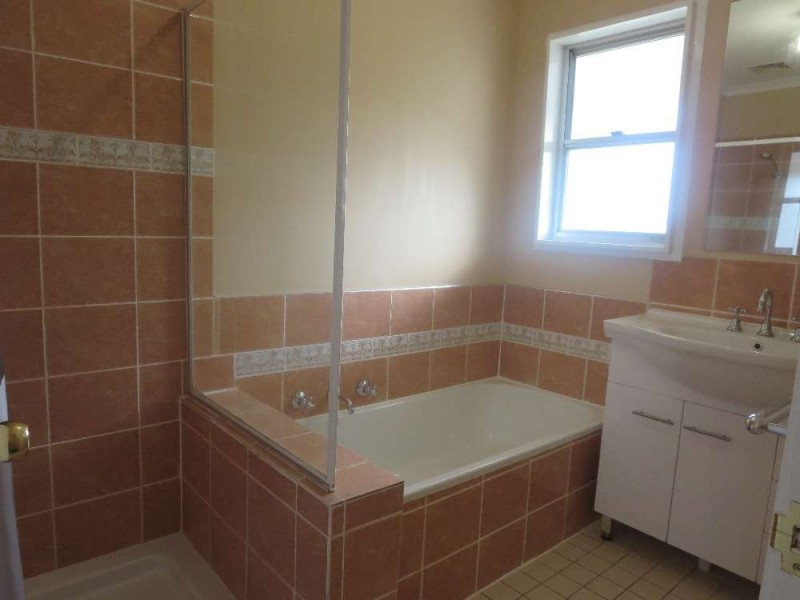 4 Cyprus Place, West Albury NSW 2640