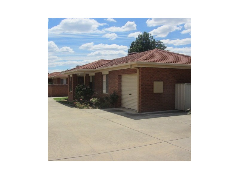 2/381 Dick Road, Lavington NSW 2641