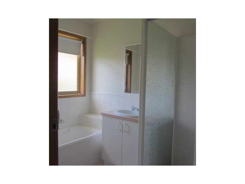 2/381 Dick Road, Lavington NSW 2641