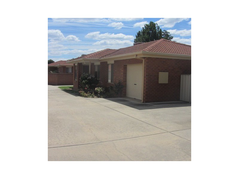 2/381 Dick Road, Lavington NSW 2641