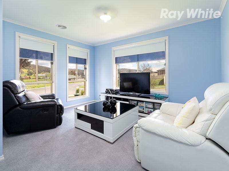 17 Bartleson Place, Hamilton Valley NSW 2641
