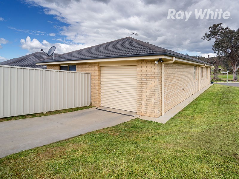 17 Bartleson Place, Hamilton Valley NSW 2641