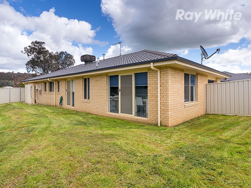 17 Bartleson Place, Hamilton Valley NSW 2641