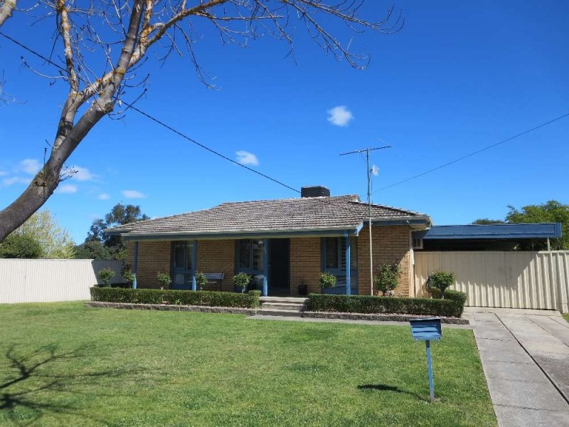 303 Sunshine Court, Lavington NSW 2641