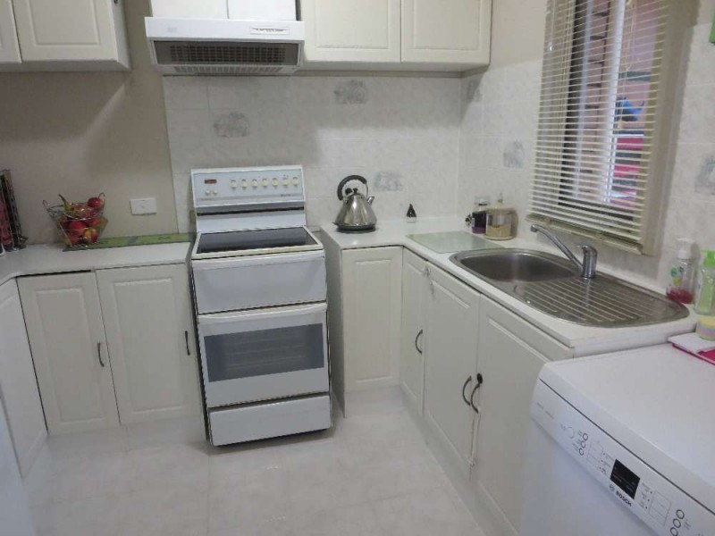 303 Sunshine Court, Lavington NSW 2641