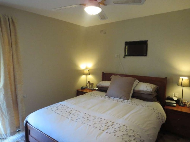 303 Sunshine Court, Lavington NSW 2641