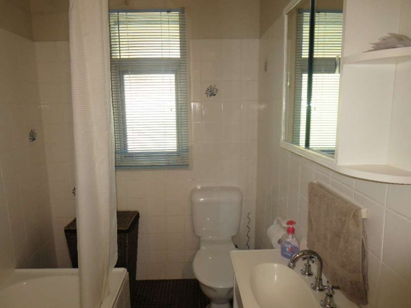 303 Sunshine Court, Lavington NSW 2641