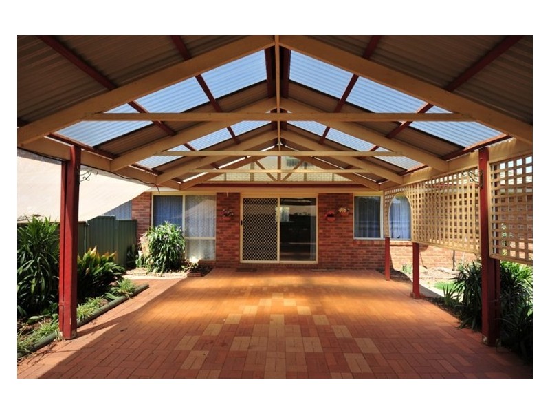 33 Larmer Street, Howlong NSW 2643