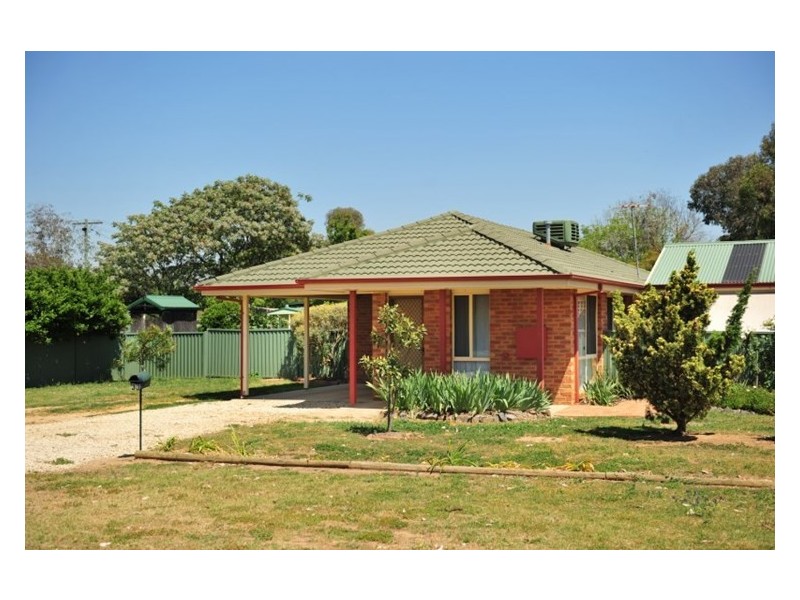 33 Larmer Street, Howlong NSW 2643