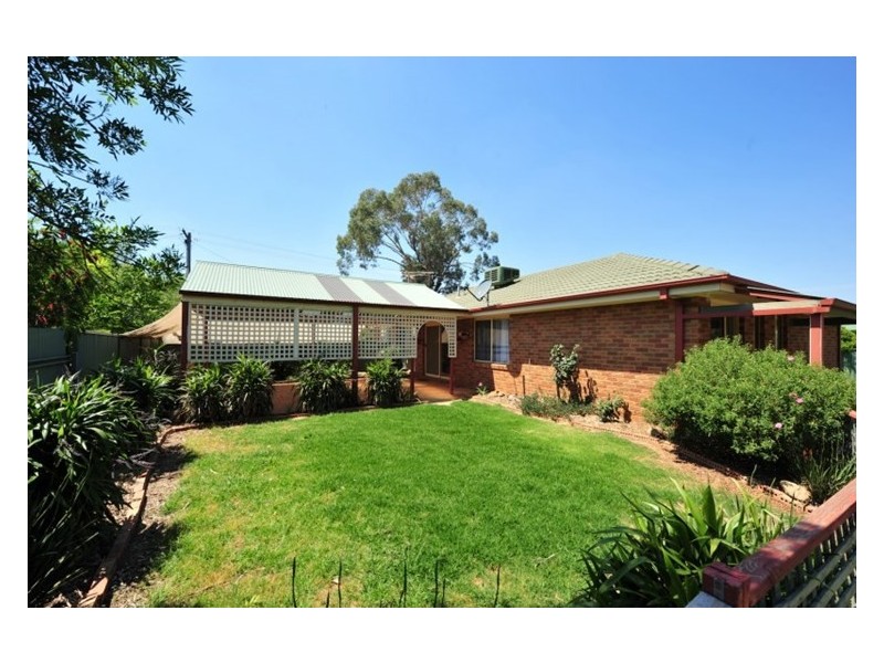 33 Larmer Street, Howlong NSW 2643