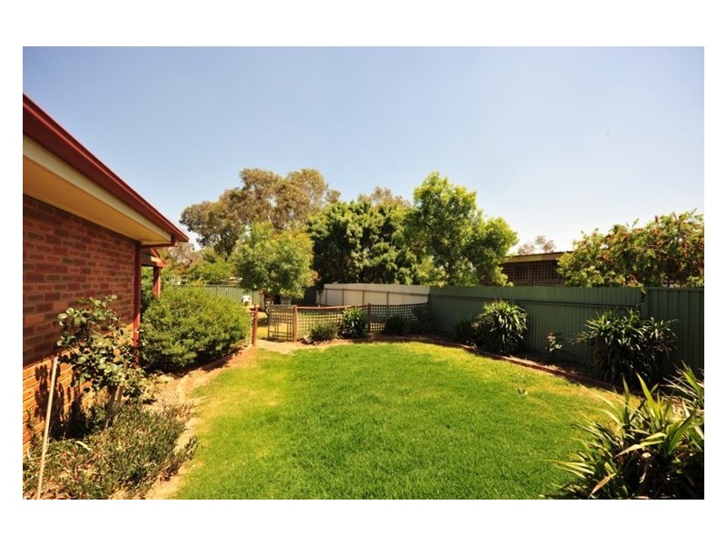 33 Larmer Street, Howlong NSW 2643