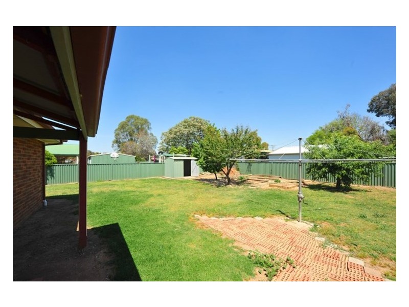 33 Larmer Street, Howlong NSW 2643