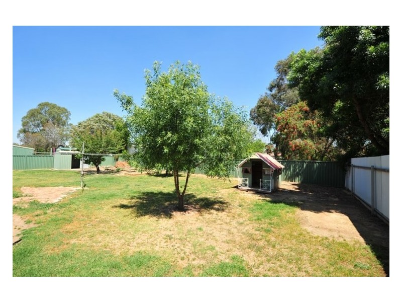 33 Larmer Street, Howlong NSW 2643