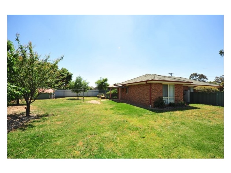 33 Larmer Street, Howlong NSW 2643