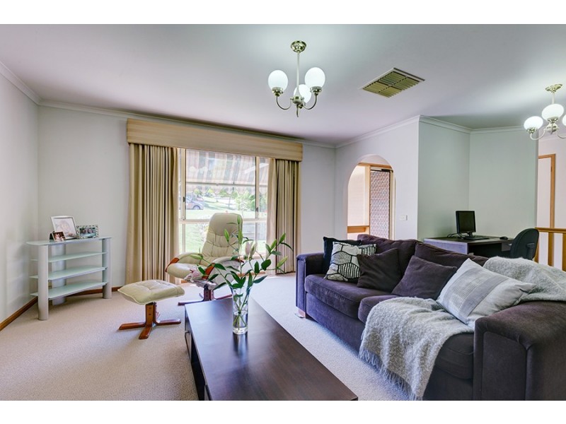 15 Doulton Drive, West Albury NSW 2640