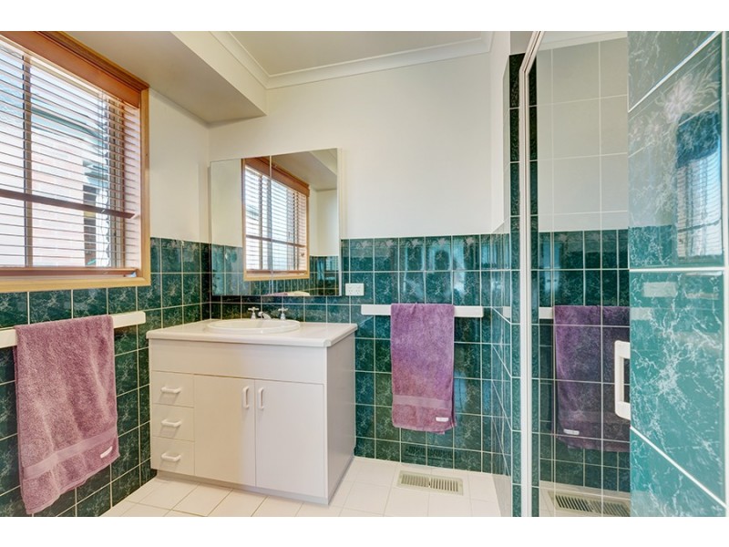 15 Doulton Drive, West Albury NSW 2640