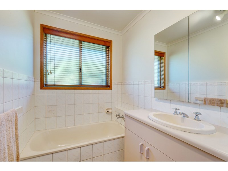 15 Doulton Drive, West Albury NSW 2640