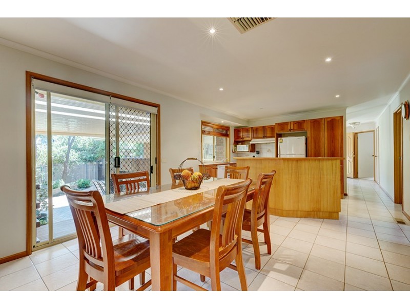 15 Doulton Drive, West Albury NSW 2640