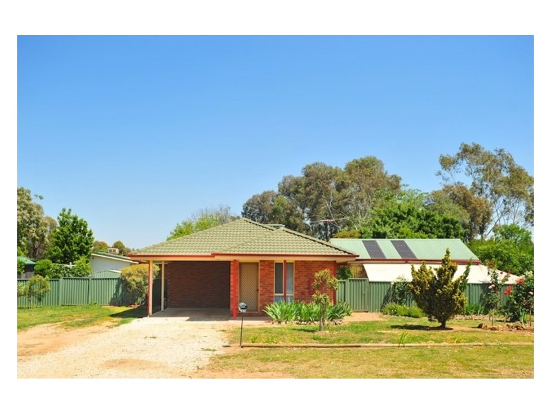 33 Larmer Street, Howlong NSW 2643