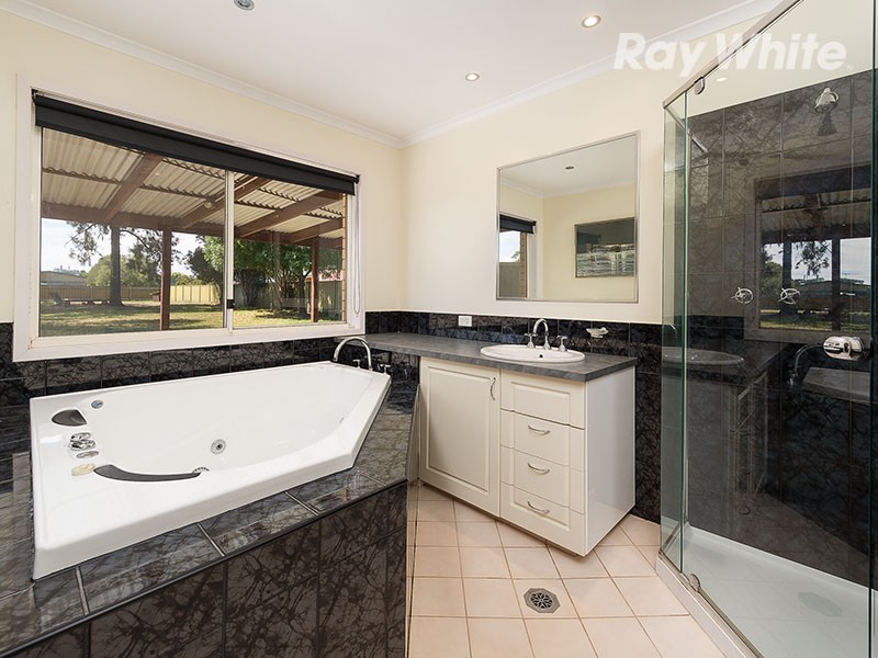 115 Hawkins Street, Howlong NSW 2643