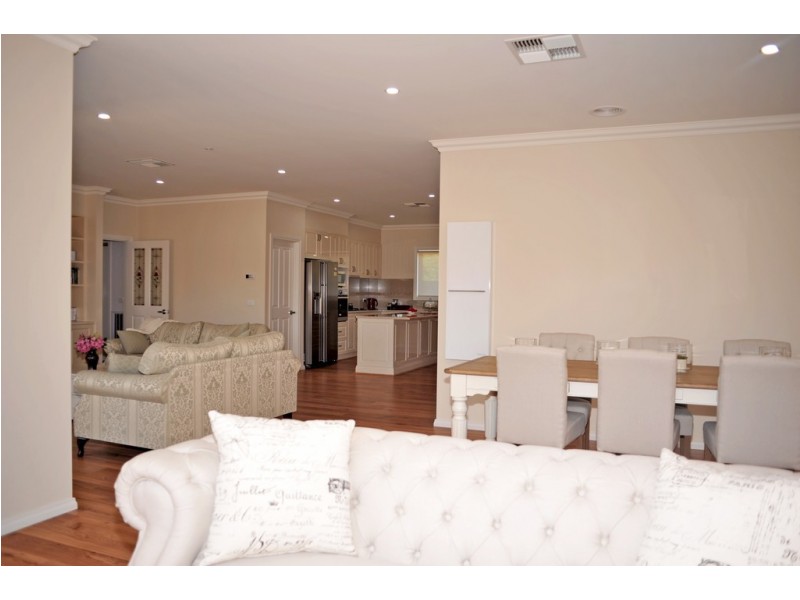 39 Hawkins Street, Howlong NSW 2643