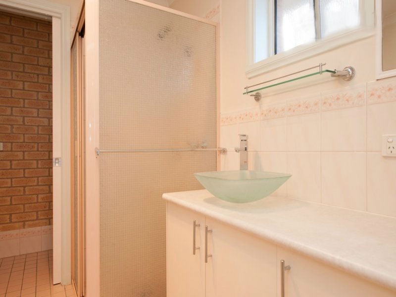 1/2 Owen Court, Lavington NSW 2641