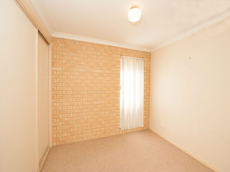 1/2 Owen Court, Lavington NSW 2641