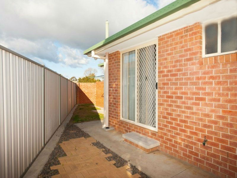 1/2 Owen Court, Lavington NSW 2641