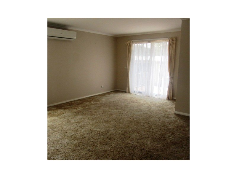 2/270 Vickers Road, Lavington NSW 2641