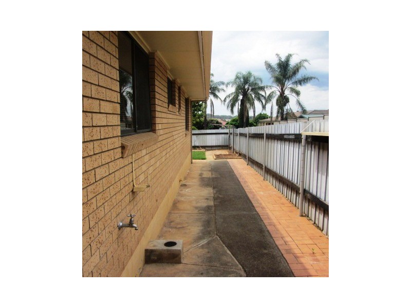 2/270 Vickers Road, Lavington NSW 2641