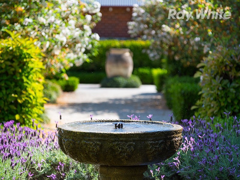 39 Hawkins Street, Howlong NSW 2643