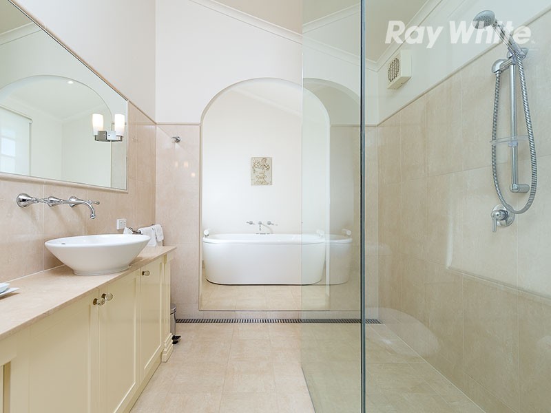 39 Hawkins Street, Howlong NSW 2643