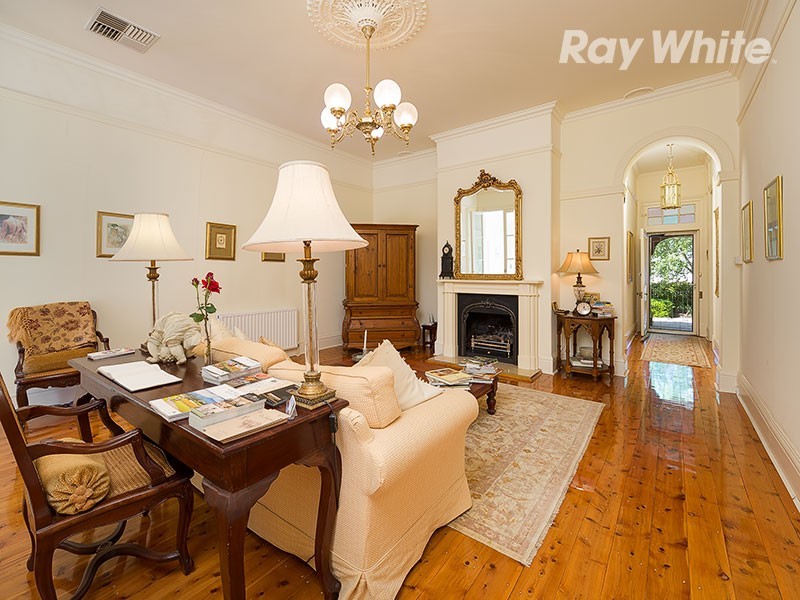 39 Hawkins Street, Howlong NSW 2643