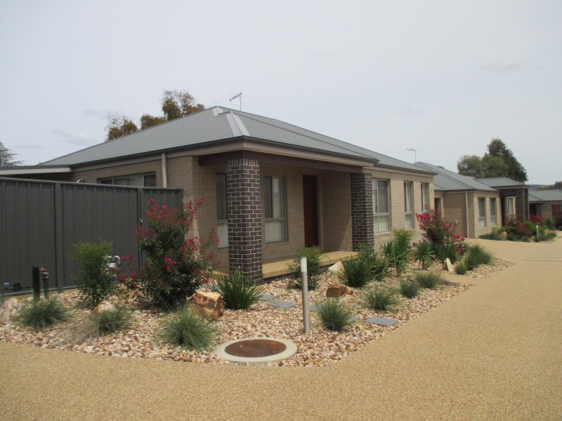 2/9 Donnolley Court, Lavington NSW 2641