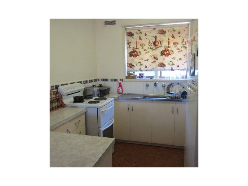 2/415 Tarakan Avenue, Lavington NSW 2641